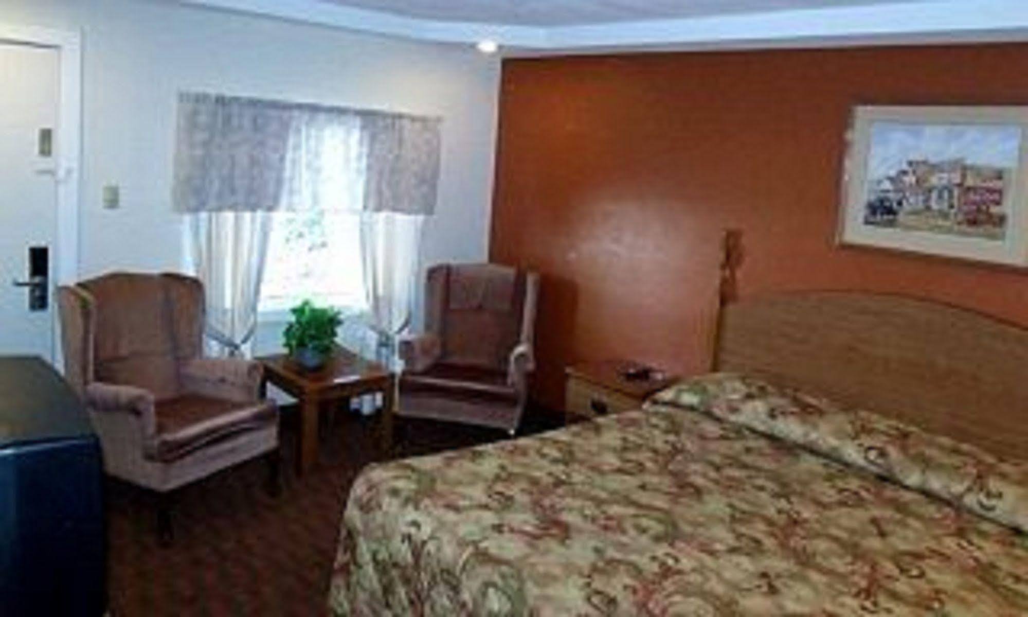 Henderson Woodlawn Hills Motel מראה חיצוני תמונה